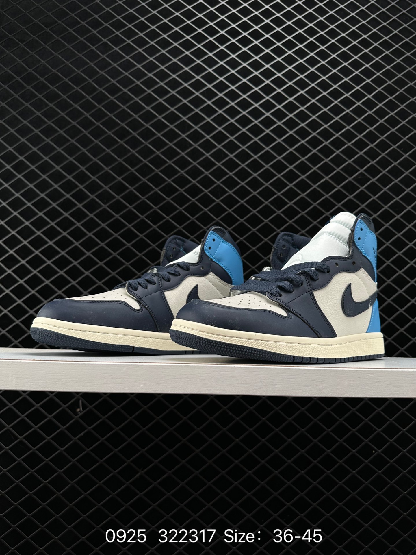 （NIKE）AIR JORDAN 1 MID